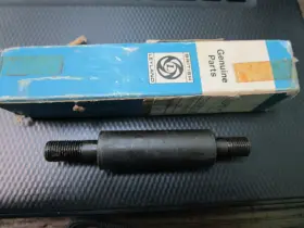 21g4002 British Leyland Morris Minor Frt Lower Outer Suspension Fulcrum Pin Nos