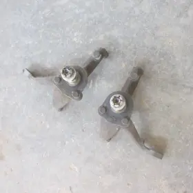 3948477 Chevrolet 69-82 Chevy Corvette Original Gm Front Spindles With Steering Arms And Hardware