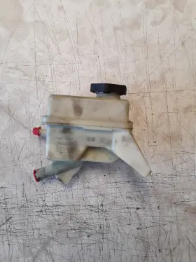 567.fd1i05 Ford Freestyle 2005 3.0l Power Steering Reservoir 486412