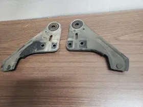 Av61-101a80-af Ford 2012-2018 Focus Front Right Left Side Crossmember Brackets Pair Oem