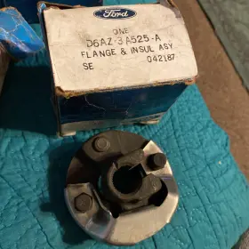 D6az-3a525-d Ford D6az-3a525-a 1976 Flange Steering Coupler And Insulator Nos