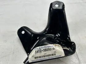 E4tz-3b095-a Ford E4tz3b095a New 1995-1997 F-250 F-350 Radius Arm Mount Bracket