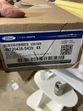 W720438-s439 Ford Genuine Parts New Lower Control Arm Mount Bolt -w720438-s439 Lot Of 4