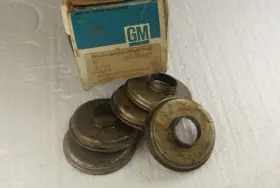 3910701 Gm New 1963-72 Corvette Oem 5 Retainer Rear Leaf Spring Bushing Mount Cups 391070