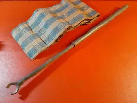 7826321 Gm 7829321 Nos 1979-1985 Cadillac Buick Oldsmobile Lower Steering Shaft / Eldorado