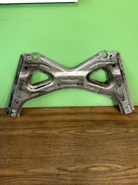 670002928 Maserati 2014-2018 Ghibli Front Subframe Engine Crossmember Support Skid Plate